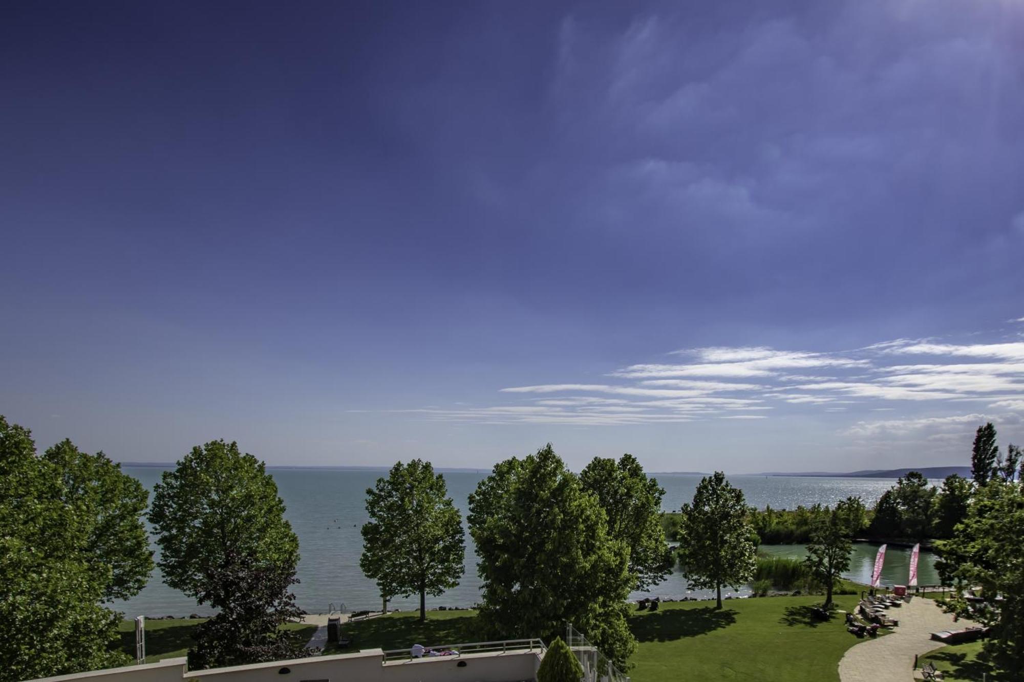Kenese Bay Garden Resort & Conference Балатонкенесе Екстериор снимка